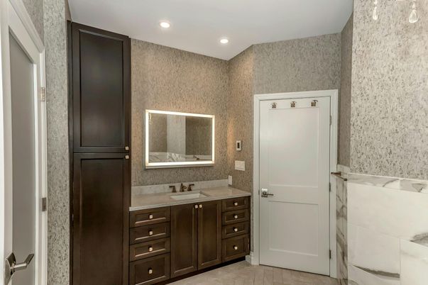 Bathroom, Dual Sink Vanities, Interior, Recessed Lighting