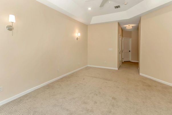 Empty room, Interior, Recessed Lighting