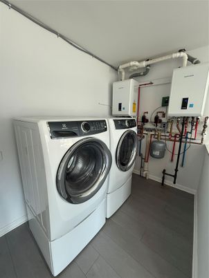 Interior, Washer, Wood Texture Flooring