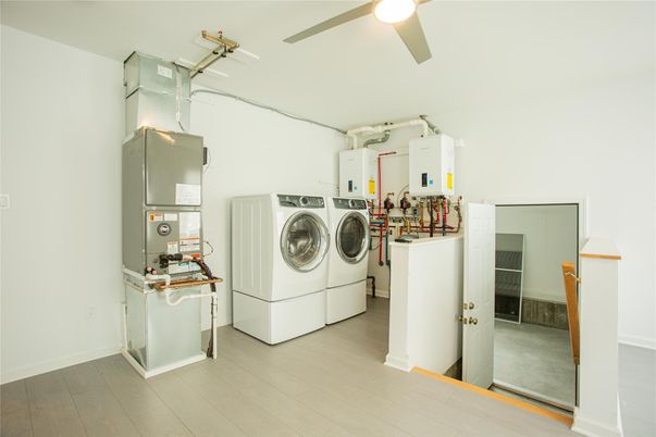Interior, Washer, Wood Texture Flooring