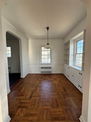 Empty room, Interior, Pendant Lights, Wood Texture Flooring