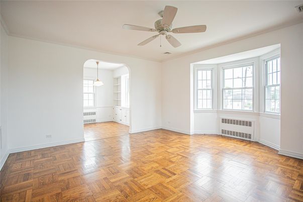 Empty room, Interior, Pendant Lights, Wood Texture Flooring