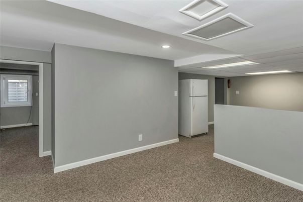 Empty room, Interior, Recessed Lighting