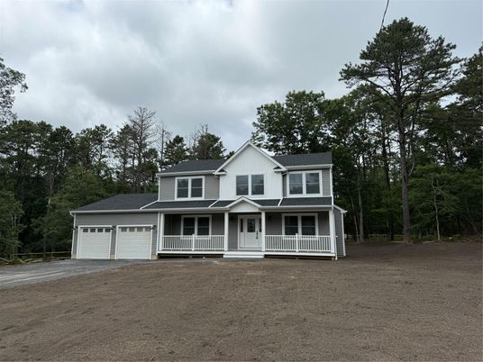 Attached, Exterior, Facade, Farmhouse