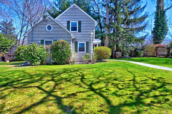 Backyard, Exterior, Facade, Split Level