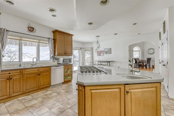 Dining room, Interior, Kitchen, Pendant Lights, Recessed Lighting, Stainless Steel Appliances