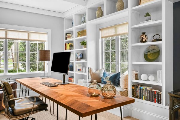 Home Office, Interior