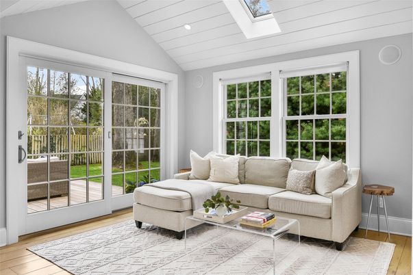 Interior, Living room, Recessed Lighting, Sun Room, Wood Texture Flooring