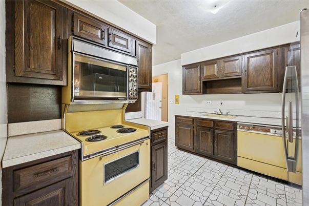 Interior, Kitchen, Stainless Steel Appliances