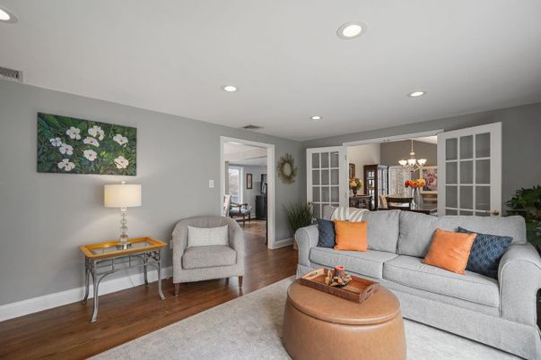 Chandelier, Dining room, Interior, Living room, Recessed Lighting, Wood Texture Flooring