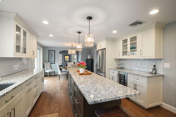 Chandelier, Dining room, Interior, Kitchen, Pendant Lights, Recessed Lighting, Stainless Steel Appliances, Wood Texture Flooring