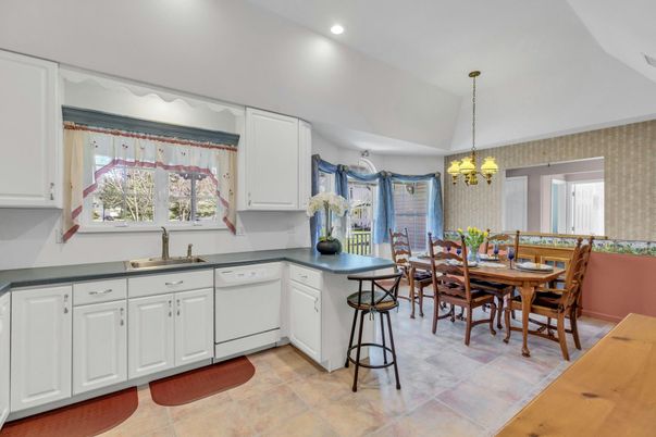 Chandelier, Dining room, Interior, Kitchen, Pendant Lights, Recessed Lighting