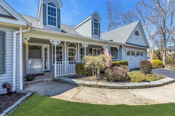 Attached, Exterior, Facade, Cape Cod