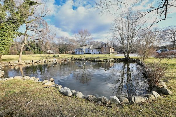 Exterior, Lake