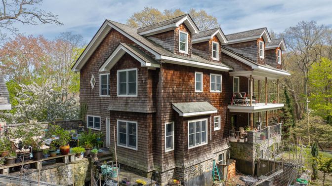 Exterior, Facade, Brick Facade, Rowhouse