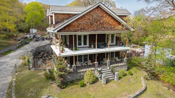 Exterior, Facade, Log Home