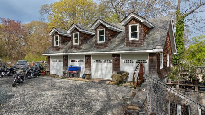 Attached, Exterior, Facade, Cape Cod
