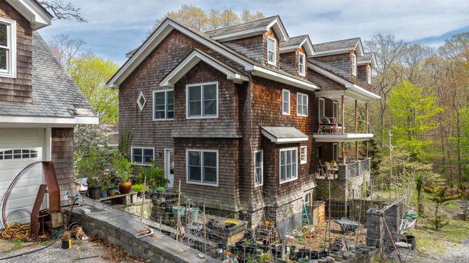 Attached, Exterior, Facade, Rowhouse