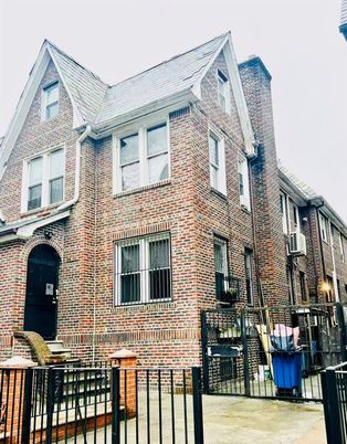 Exterior, Facade, Brick Facade, Rowhouse