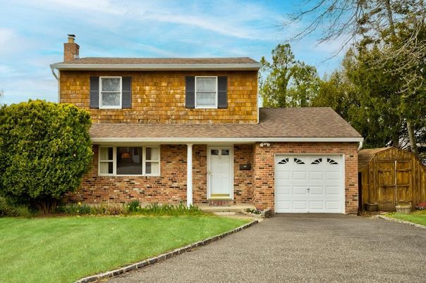 Attached, Exterior, Facade, Brick Facade, Split Level
