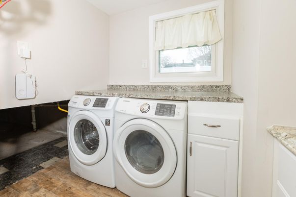 Interior, Washer, Wood Texture Flooring