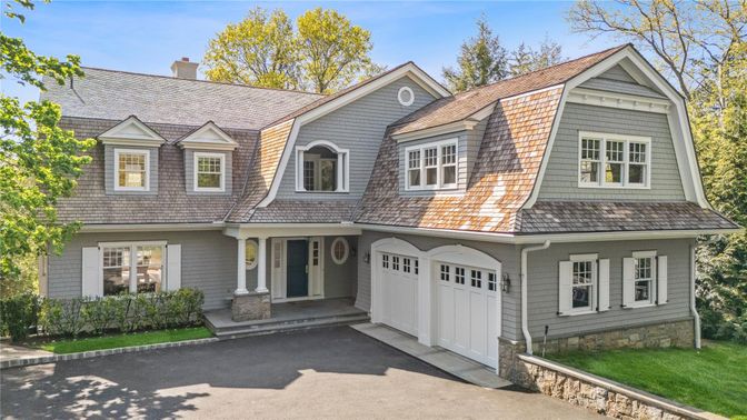 Attached, Exterior, Facade, Cape Cod