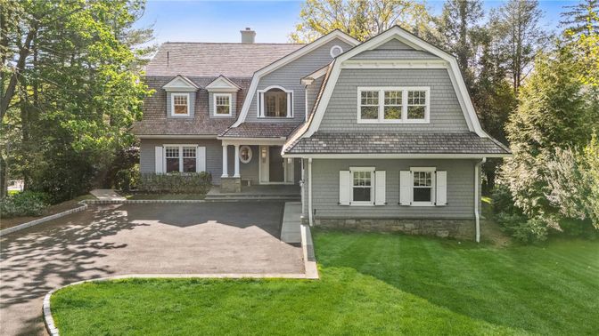 Exterior, Facade, Cape Cod