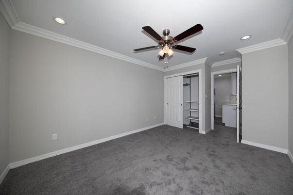 Empty room, Interior, Recessed Lighting
