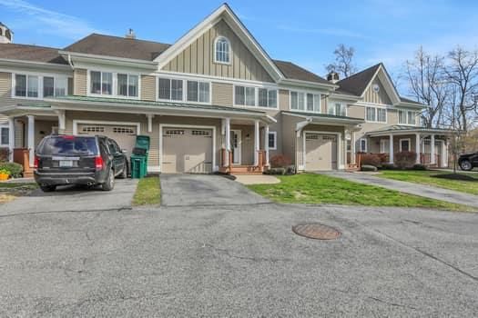 Attached, Exterior, Facade, Farmhouse