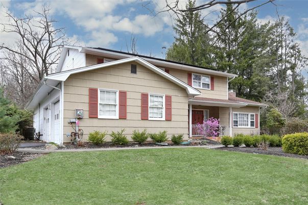 Attached, Exterior, Facade, American Foursquare