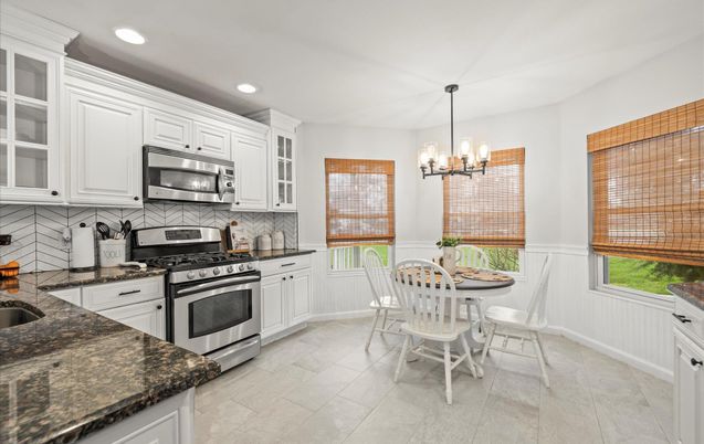 Dining room, Interior, Kitchen, Pendant Lights, Recessed Lighting, Stainless Steel Appliances