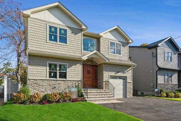 Attached, Exterior, Facade, Farmhouse