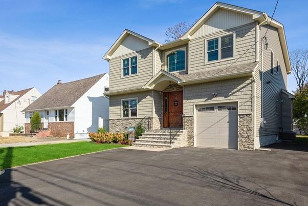 Attached, Exterior, Facade, Farmhouse