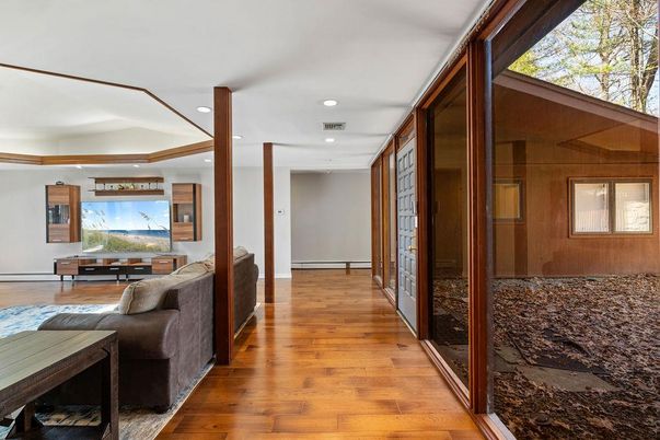 Interior, Recessed Lighting, Wood Texture Flooring