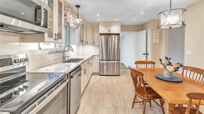 Chandelier, Dining room, Interior, Kitchen, Pendant Lights, Recessed Lighting, Stainless Steel Appliances, Wood Texture Flooring