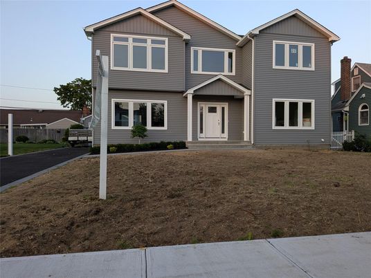 Exterior, Facade, American Craftsman