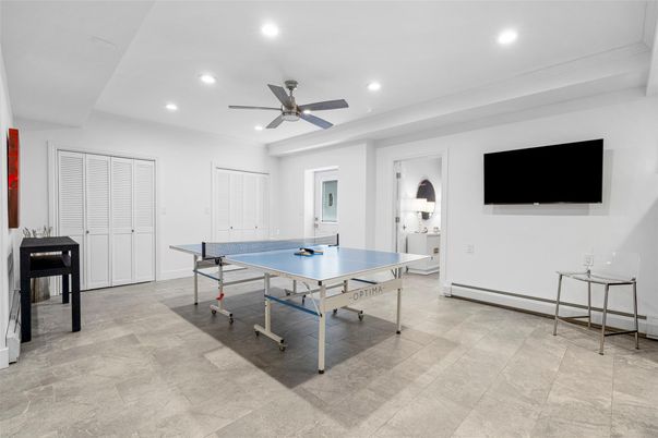 Game Room, Interior, Recessed Lighting