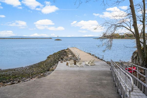 Exterior, Lake