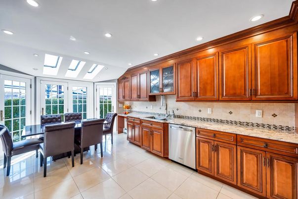Dining room, Interior, Kitchen, Recessed Lighting, Stainless Steel Appliances