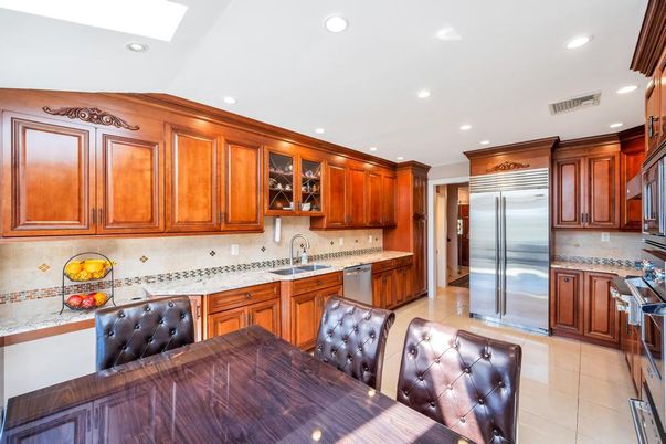 Dining room, Interior, Kitchen, Recessed Lighting, Stainless Steel Appliances