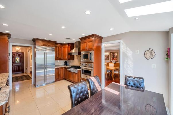Dining room, Interior, Kitchen, Recessed Lighting, Stainless Steel Appliances