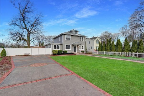 Backyard, Exterior, Facade, American Foursquare