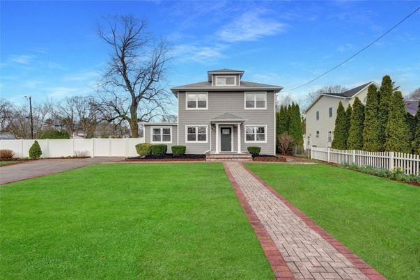 Backyard, Exterior, Facade, American Foursquare