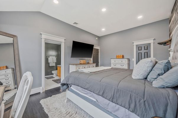 Bathroom, Bedroom, Interior, Recessed Lighting, Wood Texture Flooring
