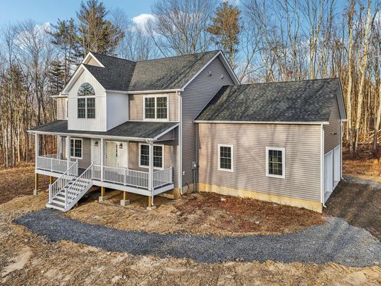 Exterior, Facade, Farmhouse