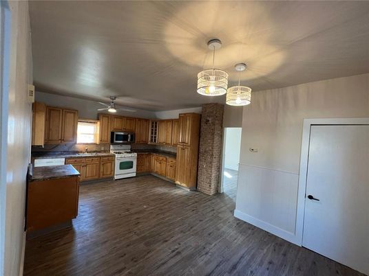 Interior, Kitchen, Pendant Lights, Wood Texture Flooring