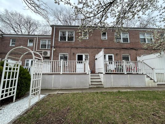 Exterior, Facade, Brick Facade, Rowhouse