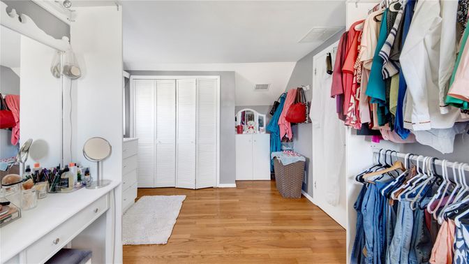 Interior, Walk-in Closets, Wood Texture Flooring