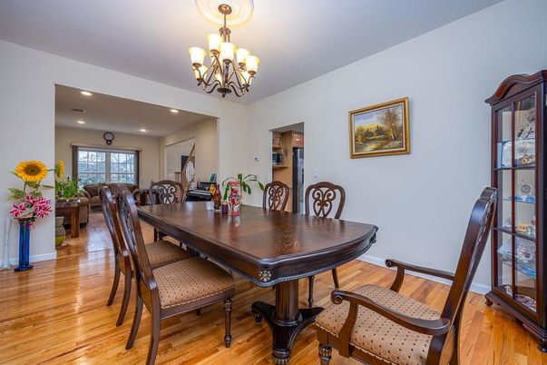 Chandelier, Dining room, Interior, Recessed Lighting, Wood Texture Flooring