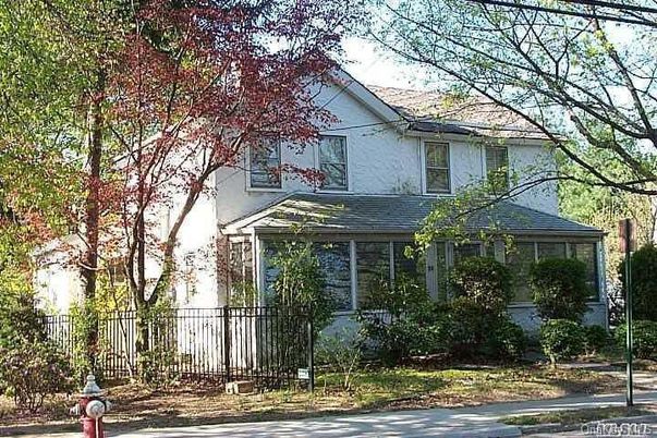 Exterior, Facade, American Foursquare